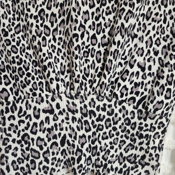 Great condition, leopard print, xs sweater - Picture 8 of 8